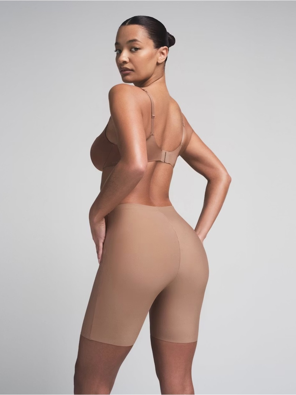 🤎✨NWT SKIMS Body Butt And Hip Enhancing Mid Thigh Short Sienna Medium🤎